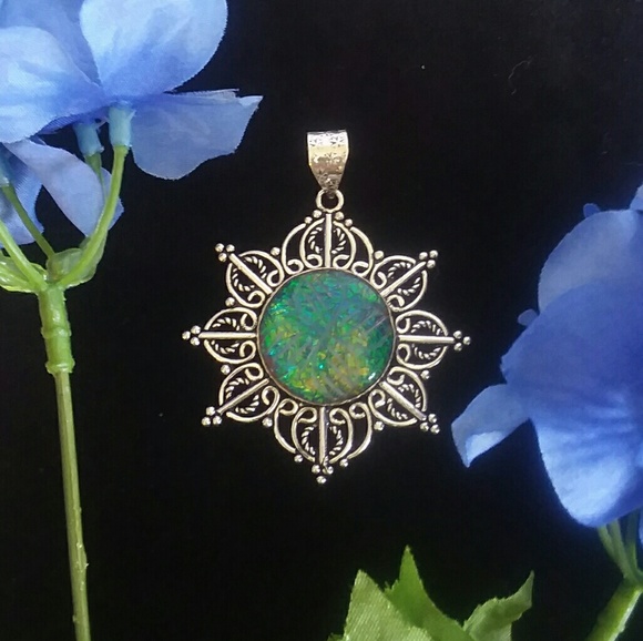 Jewelry - Sterling silver pendant rainbow triplet opal